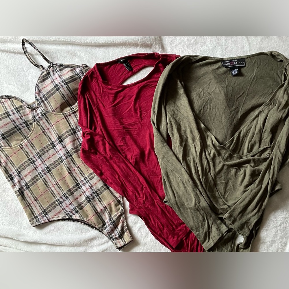 3 piece bundle of bodysuits